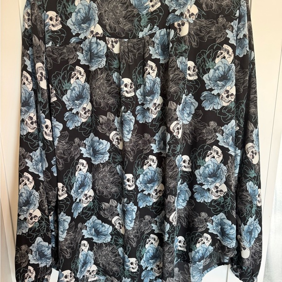 Torrid Floral Skull Blouse Size 2 - Picture 4 of 6